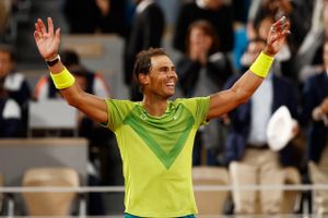 Snart 36-årige Rafael Nadal var et lille niveau over verdensetteren Novak Djokovic i French Open-kvartfinale.