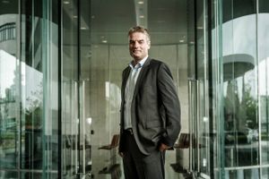 Industrikæmpen Danfoss ændrede sidste år organisationen og satte Lars Tveen i spidsen for virksomhedens vigtigste vækstområder, de såkaldte developing regions. Den nye direktør er kommet godt fra start.