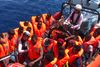 Ngo'er er på grund af coronakrisen i Italien blevet nødt til at stoppe deres redningsmissioner af flygtninge og migranter i Middelhavet. Nødhjælpsorganisationer verden over arbejder i disse dage på højtryk for at tilpasse sig den nye corona-virkelighed. Foto: Anne Chaon/AFP