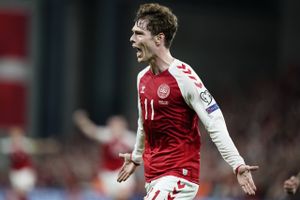 Danmarks Andreas Skov Olsen jubler efter scoringen af Danmarks tredje mål.(Foto: Mads Claus Rasmussen/Scanpix 2021)  
