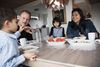 Uffe Hellsten og hustruen Quynh Doan hygger sig med børnene Tor og Mia i huset i Vodskov. Quynh Doan har fået en frist til den 10. juni til at forlade landet. Foto: Gregers Tycho
