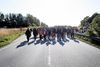 Adskillige målbevidste flygtninge og migranter forsøgte mandag at gå fra Lolland til Sverige via Sydmotorvejen. De vil hellere søge asyl i Sverige end i Danmark.