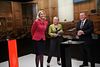 Tv-duellen mellem statsminister Helle Thorning-Schmidt (S) (tv.) og Venstres Lars Løkke Rasmussen blev indledt med, at Løkke angreb regeringen for løftebrud.