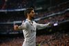 Isco boltrer sig på Real Madrids midtbane til stor fornøjelse for hjemmepublikum på Bernabeu. Søndag aften gælder det dog Barcelona på udebane. Foto: Foto: Daniel Ochoa de Olza/AP