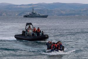 En dyster risikoanalyse advarer om øget pres og nye trusler mod EU’s ydre grænser. Men EU har selv gjort sig sårbar og banet vejen for afpresning ved at flytte grænsekontrollen til lande som Tyrkiet og Libyen, siger professor.  