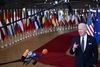 Torsdag aften deltog USA's præsident, Joe Biden, i et EU-topmøde, efter han tidligere havde mødtes med Nato- og G7-lederne. De enedes bl.a. om øget oprustning og sanktioner mod mere end 400 russiske borgere og enheder, der bidrager til krigen mod Ukraine. Foto: Brendan Smialowski/AFP