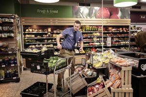 Unikke og egne varer bruges aktivt i kampen mellem de danske supermarkeder og discountbutikker om forbrugerne i et hårdt marked.
