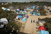 ”Ny jungle” i udkanten af Calais anslås at have over 3.000 beboere. Foto: Yui Mok/AP