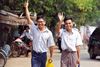 Journalisterne Wa Lone (tv.) og Kyaw Soe Oo blev fængslet i Myanmar i december 2016 og sat fri tirsdag den 7. maj 2019. Foto: Ann Wang/AFP