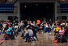 I Lake Charles, Louisiana, venter folk på at blive evakueret i store haller, og det kan godt vække bekymring, da der er øget chance for smittespredning af coronavirus, ifølge Røde Kors. Foto: Andrew Caballero-Reynolds/AFP
