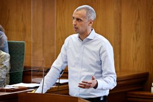 Folketinget gjorde klar til endnu en udlændingestramning, men så fik embedsmændene øje på en 10 år gammel fejl, som ifølge en professor afslører en ulovlig praksis. Politikerne opdagede ingenting.