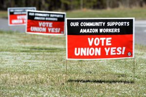 Fagforeningen RWDSU vil klage over Amazons opførsel under afstemning om, hvorvidt ansatte skal organisere sig.