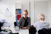 Foruden en række her- og nutiltag vil regeringen på længere sigt forsøge at sikre, at flere nyuddannede vil uddanne sig videre til almenpraktiserende læger. Foto: Gregers Tycho