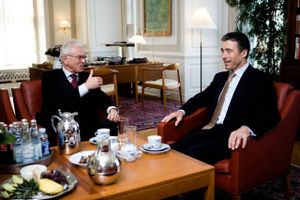 I 2008 havde daværende statsminister Anders Fogh Rasmussen besøg af daværende formand for Europa-Parlamentet, Hans-Gert Pöttering. I dag kommer de med et fælles bud på, hvordan EU kommer væk fra afgrunden. Arkivfoto: Tariq Mikkel Khan/Polfoto