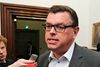 Socialdemokraternes kulturordfører Mogens Jensen mener, at kulturministeren bør afsætte Katrine Winkel Holm.