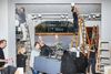 Håndværkerne kæmpede torsdag for at få Illums Bolighus klar til åbningen fredag. Fotos: Benjamin Nørskov