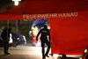 Politi i gang med de første undersøgelser på gerningsstedet onsdag aften. Foto: Kai Pfaffenbach/Reuters