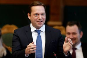 Marcus Knuth vil personligt gennemgå ansøgninger om statsborgerskab for at se, om flere skal udelukkes.