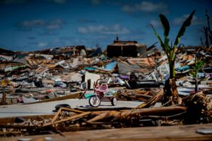 Den tropiske orkan "Dorian" ramte Bahamas den 1. september med vinde på op til 295 km/t og bølger på op til 8 meter. Foto: AP/Ramon Espinosa