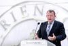 Statsminister Lars Løkke Rasmussen forventer, at Italien vil tage imod de 113 migranter, som det danske containerskib "Alexander Mærsk" har samlet op i Midelhavet. Foto: Bax Lindhardt/Ritzau Scanpix