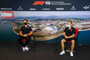 Begge Haas-sæder er ledige næste år. Romain Grosjean og Kevin Magnussen bekræfter, at de stopper på holdet.
