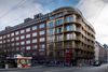Bygmester Jørn Tækker er ved at være færdig med et ret specielt byggeri ovenpå Brugsen ved Vesterbro Torv i Århus. Foto: Joachim Ladefoged