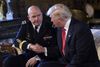 Donald Trump med sin sikkerhedsrådgiver, H.R. McMaster. Ifølge Washington Post har præsidenten besluttet af fyre ham. Foto: Susan Walsh/AP