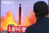 Det stalinistiske regime gennemførte sidste år over 20 testaffyringer af missiler og to atomprøvesprængninger. Foto: Ahn Young-joon/AP