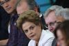 Der er intet andet at gøre for Brasiliens præsident, Dilma Rousseff, end at håbe på overlevelse. Måske vil hun modstå hugget mod sig. Det største hug i hendes tid som en af verdens mest magtfulde mennesker. Men højst sandsynligt vil hun dø som regeringsleder, og Arbejderpartiet, som hun leder, vil ryge med ud efter 13 år ved magten.