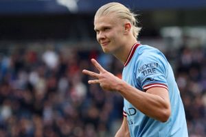 Både Erling Haaland og Phil Foden lavede hattrick, da Manchester City smadrede Manchester United 6-3.