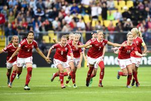 Følelser som disse får de danske fodboldkvinder ikke lov at opleve foreløbig i landsholdsregi. Foto: AP