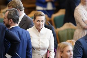 I en dyster åbningstale talte Mette Frederiksen om »en hård tid for vores land« og bebudede hårdere straffe for personfarlig kriminalitet. Men vigtigst af alt blev valget ikke udskrevet. Dermed trodsede hun for nu Radikale Venstres valgtrussel.