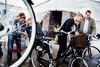 Københavns Kommune lapper og reparerer borgernes cykler gratis ved 70 cykelservice-events i nybyggerkvartererne.