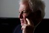 Hongkongs sidste guvernør under britisk styre, Chris Patten, siger, at Kina har forrådt befolkningen i den tidligere britiske kronkoloni. Patten tilføjer, at Vesten bør holde op med at bøje sig i støvet for det kommunistiske styre i Beijing i forventning om at blive belønnet økonomisk. Arkivfoto: Bobby Yip/Reuters