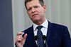 Direktør for Sundhedsstyrelsen Søren Brostrøm fortalte på tirsdagens pressemøde, at folk bør holde sig til de restriktioner, der gælder i deres egne kommuner. Foto: Philip Davali/Ritzau Scanpix