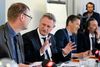 Hans Jørgen Whitta-Jacobsen (nr. to fra venstre) var overvismand i årene efter finanskrisen, mens Carl-Johan Dalgaard (nr. fire fra venstre) står i spidsen for de økonomiske vismænd nu. De opfordrer begge regeringen til at se på lavindkomstgrupper, når der inden længe bliver brug for at sparke gang i dansk økonomi med en finanspolitisk indsprøjtning. Arkivfoto: Jens Dresling