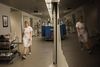 Selv om Henriette Henrichsen stadig vandrer mange hurtige skridt på Hvidovre Hospital, har hun sat tempoet ned og fået bugt med sin stress. Foto: Kenneth Lysbjerg Koustrup