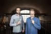 Lars Toke Graugaard (tv.) og Troels Præst Andersen (th.) ejer Njord Gin, som hidtil har produceret gin i Randers. Nu flytter de produktionen til Sydhavnen i Aarhus til et nyt kobberanlæg i en tidligere pumpestation. Foto: Benjamin Nørskov
