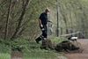 Politiet er i gang med at undersøge det område ved Dybedalsvej i Farum, hvor pigen blev fundet. Foto: Mikkel Khan Tariq/Polfoto