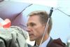 Dansk Folkeparti bliver ikke underlagt samme kritik som andre partier, mener komiker Sebastian Dorset.