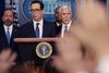 Den amerikanske finansminister Steven Mnuchin ved et briefingmøde om coronavirus. Foto: Jonathan Ernst/Reuters