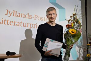 En »fremragende fortælling om tavshedskultur« og en »rystende og grundig« skildring af et aktuelt problem løb med priserne og 150.000 kr., da Jyllands-Postens litteraturpriser blev overrakt. 