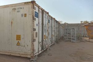 I en udstilling af kaosset i Libyen har ligene af hundreder af Islamisk Stat-soldater fået lov til at ligge at rådne i kølercontainere, som periodevis har stået uden strøm.