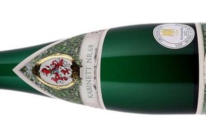 De klassiske tyske kabinett-vine skulle gå så grueligt meget igennem, før de fik den opmærksomhed, de fortjener. Nu oplever vintypen en sand renæssance, og vinene er ikke blevet mindre interessant at stikke snuden i med den vellykkede 2021-årgang. Her er fem vine, som viser, hvad Mosel kan med disse vine med lidt naturligt restsødme.