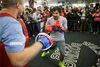 Manny Pacquiao supplerede mødet med med pressen med en lille træningssession med træner Freddie Roach. Men i adstadigt tempo, så intet blev røbet. Foto: Jae C. Hong/AP