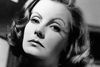 En typisk Garbo-posering. Optaget i 1937 i USA. Hvad der gemte sig bag facaden, vidste kun de færreste. Foto: AP