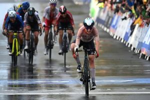 Annemiek van Vleuten angreb til sidst og vandt VM i Australien. Cecilie Uttrup Ludwig blev nummer fem.