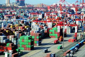 Shippingcontainere på havnen i Qingdao i Kinas østlige Shandong-provins. Foto: Ritzau Scanpix