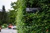 Frédéric de Coninck har lagt navn til en vej i Rudersdals Kommune. Han var, som der står på skiltet, handelsmand – men er der flere sider af historien end den lyse? Foto: Gregers Tycho