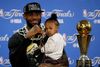 LeBron James siger at racismen lurer under overfladen hele tiden i USA. Foto: AP